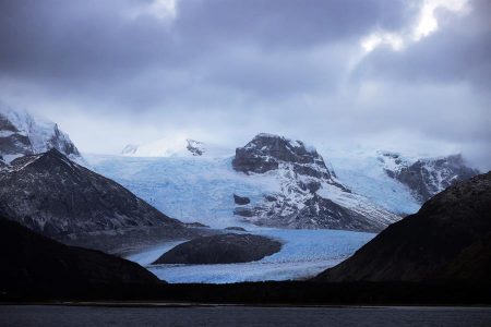 Gota a gota, desaparecen los colosales glaciares que Darwin admiró en su viaje más austral