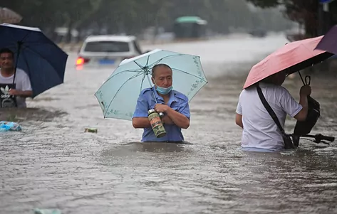 China renueva alerta azul por tormentas