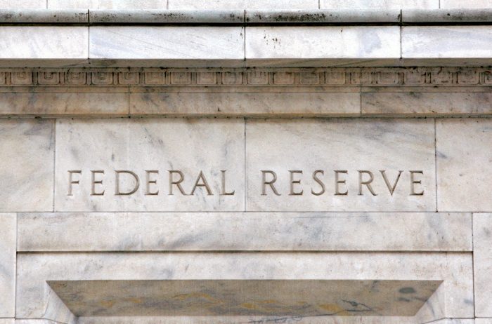 Reserva Federal de EE.UU. mantiene las tasas de interés: prevé dos pequeñas alzas más en el año
