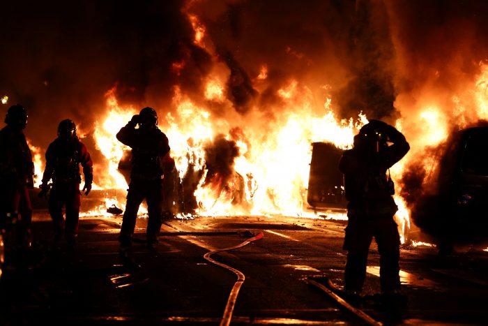 ¿Arde Paris? Policía de Francia llama a combatir a “hordas de salvajes’
