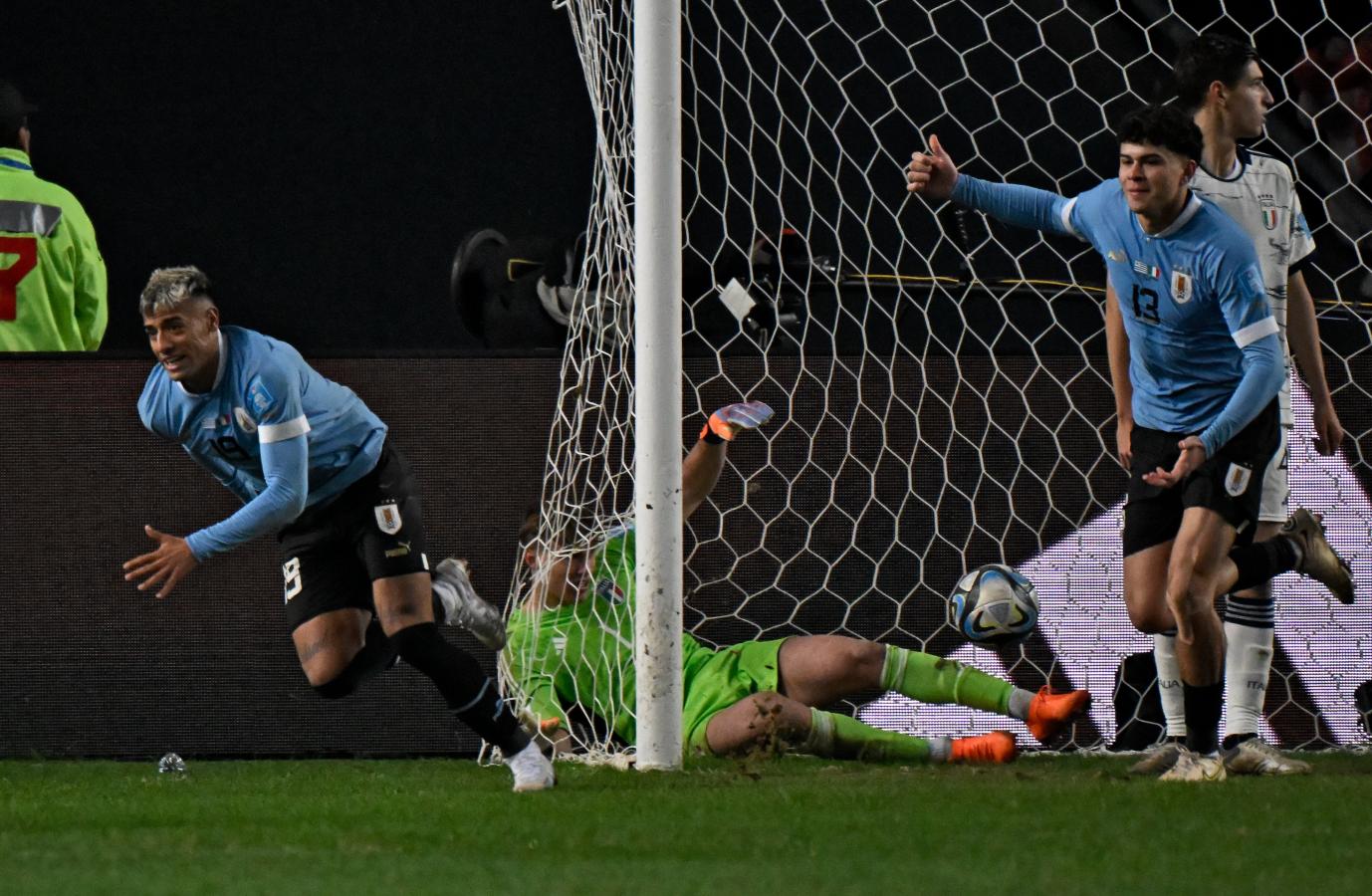 AUF - Selección Uruguaya de Fútbol - 🇺🇾 ¡𝗛𝗢𝗬 𝗝𝗨𝗘𝗚𝗔 𝗨𝗥𝗨𝗚𝗨𝗔𝗬!  La Celeste se reencuentra con la gente en lo que será el debut de Marcelo  Bielsa. 🆚 Nicaragua 🕞 20:30h 🏟️