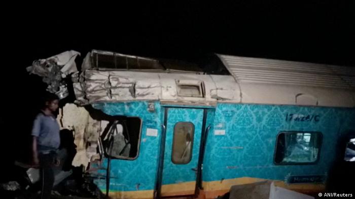 India: al menos 120 muertos y 850 heridos tras choque de trenes
