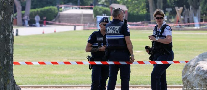 Acusan de intento de asesinato a hombre que acuchilló niños en Francia