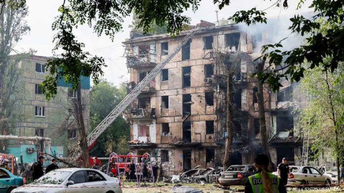 Ucrania: ataque contra ciudad de Zelenski deja 11 muertos