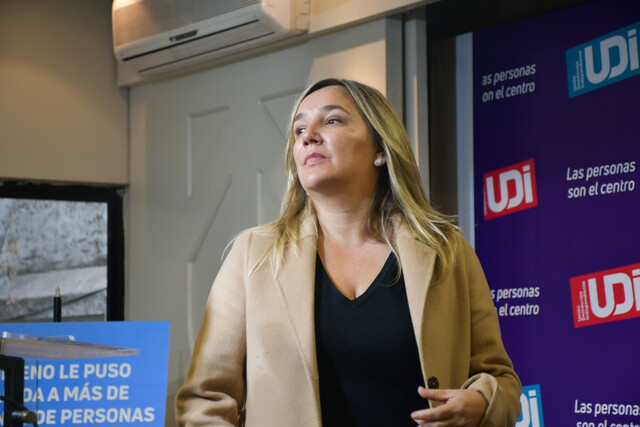 UDI responsabiliza a Araos por gestión de crisis de salud y descarta AC contra ministra Aguilera