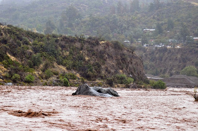 Aguas Andinas reporta turbiedad extrema en los cauces del río Maipo y Mapocho ante sistema frontal