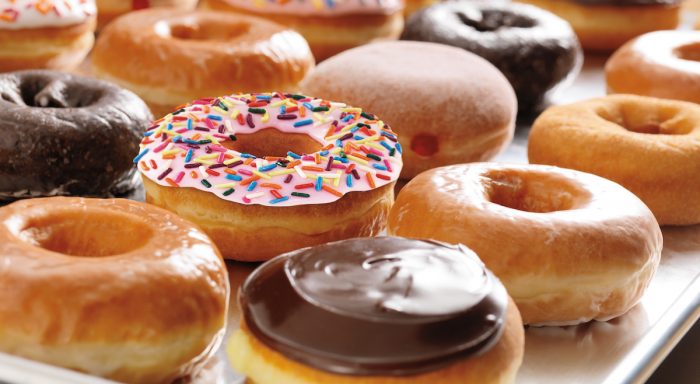Celebran Donut Day regalando más de 35.000 donuts