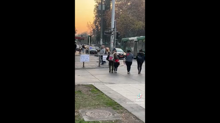 Graban a peatones cruzando por sector donde falleció mujer atropellada por bus RED