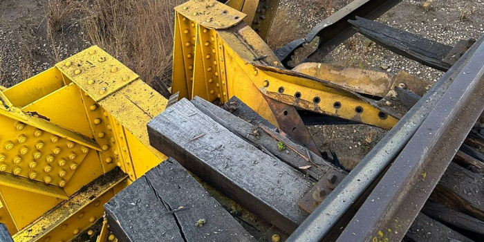 Con daños en su estructura resulta puente ferroviario Itata: confirman ataque explosivo