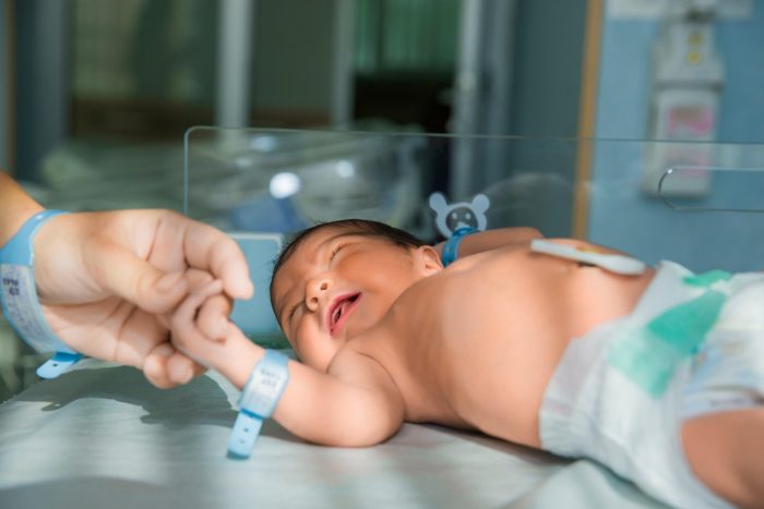 Un simple examen a recién nacidos puede detectar el CMVc, principal causa de sordera en niños