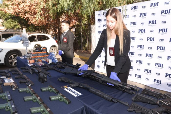 El silencio acerca del escolta presidencial y las estrechas relaciones entre palacio y Carabineros