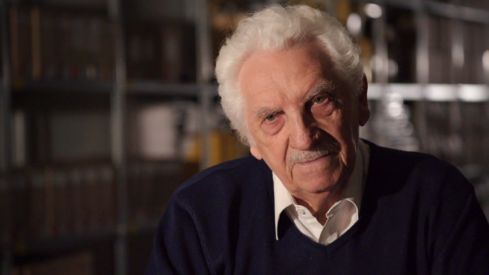 Premio Nacional Miguel Lawner en picada contra Presidente Boric por minimizar figura de Allende