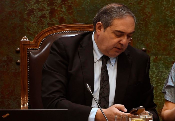 Diputado Bianchi renuncia a vicepresidencia de la Cámara acusando “brutal lobby” del Gobierno