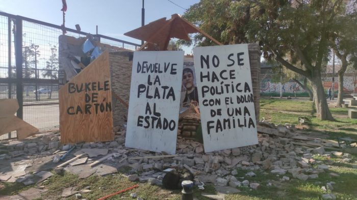 Mausoleo narco en Lo Espejo aparece desmantelado y con mensaje a Boric: "Bukele de cartón"