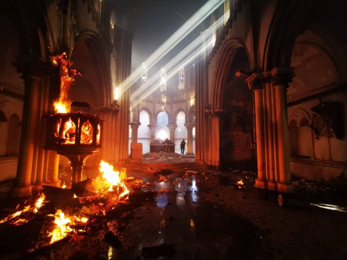 Detienen a imputado por quemar exiglesia de Carabineros durante estallido: estaba prófugo desde 2021