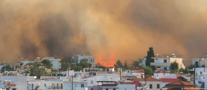 Incendios arrasan puntos turísticos del Mediterráneo