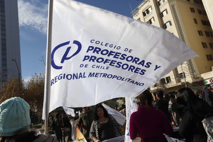 Colegio de Profesores comienzan paro nacional de 24 horas: no descartan pasar a indefinido