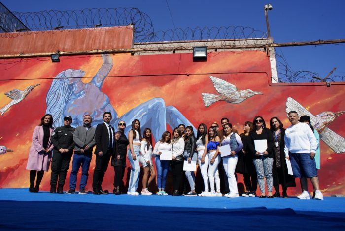 Bienal SACO: presas de cárcel de Antofagasta inauguraron un mural