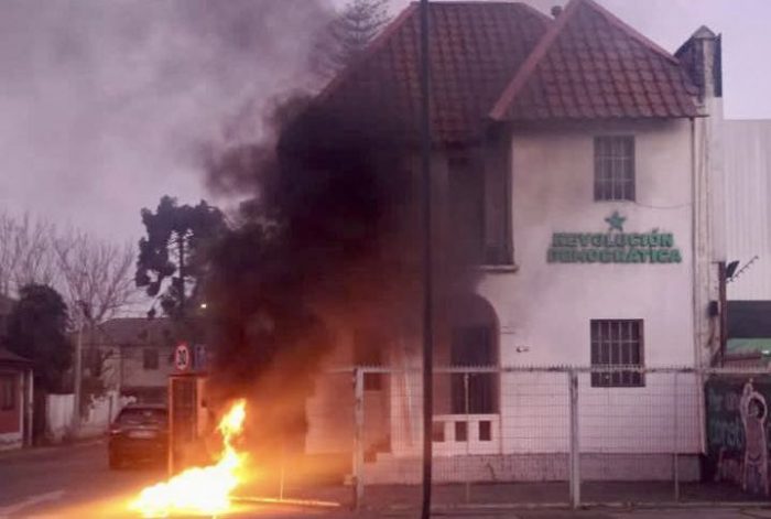 Un déjà vu de la transición: Movimiento Lautaro reivindica amago de incendio en sede de RD