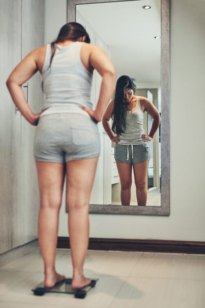 Cómo la dismorfia corporal afecta la salud mental de hombres y mujeres