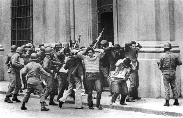 De La Moneda al mar: Cómo murieron y desenterraron los cuerpos de los hombres de Allende