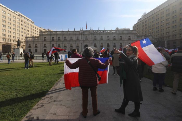 Reprimenda interna en Carabineros por manifestación del Team Patriota en La Moneda