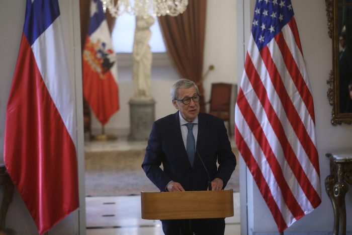 “Estuvo en riesgo”: Canciller reconoce que Chile pudo salir del programa Visa Waiver