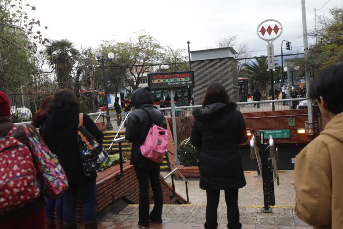 Metro Santiago cierra estaciones de líneas 1, 2, 3 y 5 debido a manifestaciones