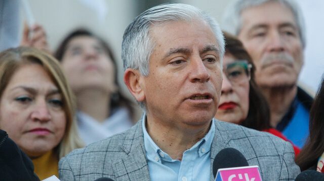 Problema matemático: Gremio docente y Mineduc difieren radicalmente en cálculos de adhesión al paro