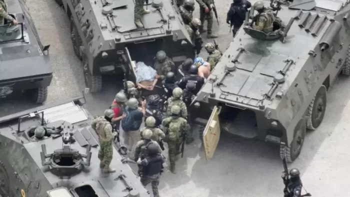 Cuatro mil policías para trasladar al líder de banda que amenazó a candidato asesinado en Ecuador