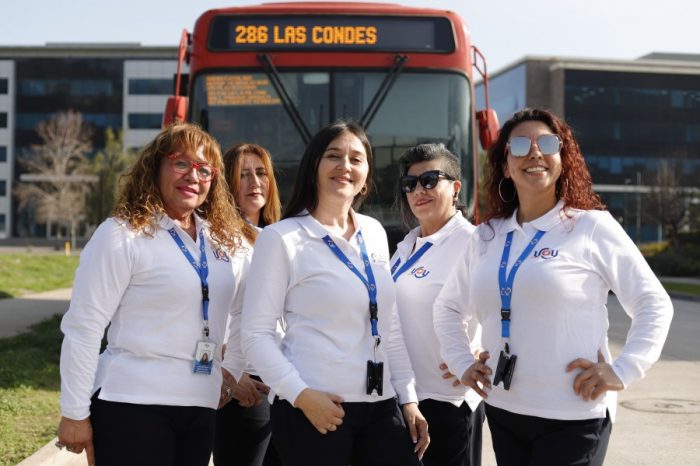 Presentan el primer recorrido de transporte público conducido mayoritariamente por mujeres
