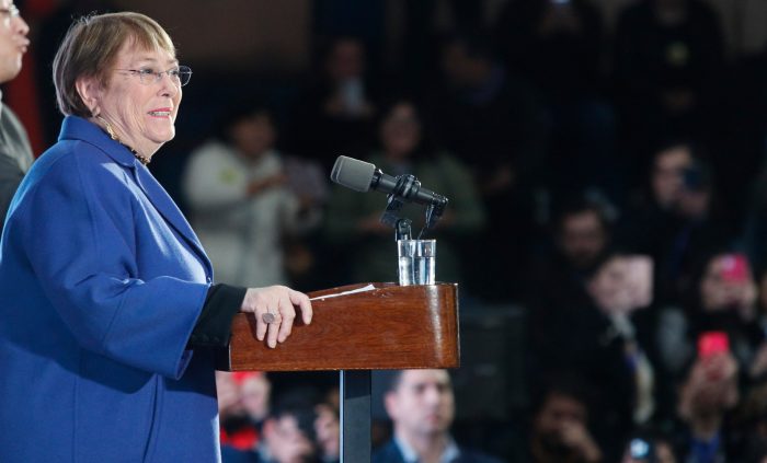 Bachelet sale al rescate de reforma de pensiones y pacto fiscal del Presidente Boric