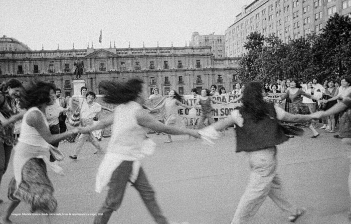 Fotógrafa Mariela Rivera inaugura exposición sobre el Chile afectivo en Centro Cultural La Moneda