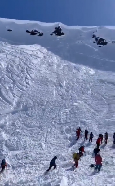 Rescatan a tres personas tras avalancha en Termas de Chillán