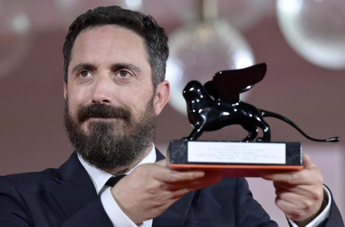 Pablo Larraín dice “no a la impunidad” tras ganar premio al mejor guion en Venecia por “El conde”