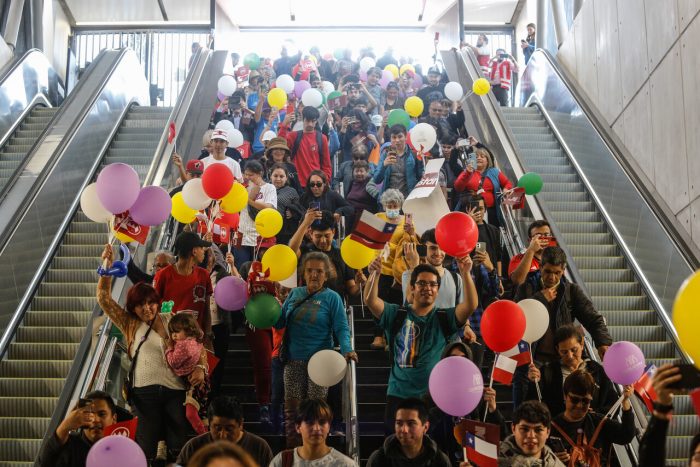 Con banderas y globos comenzó el funcionamiento de la extensión de la Línea 3 del Metro a Quilicura