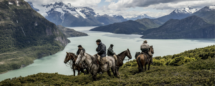 "Los Bagualeros de la Patagonia”: La mirada íntima de Tomás Munita en nueva muestra