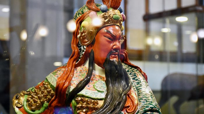 “El viaje de Guan Gong”, la muestra que destaca la huella cultural de la migración china en Chile