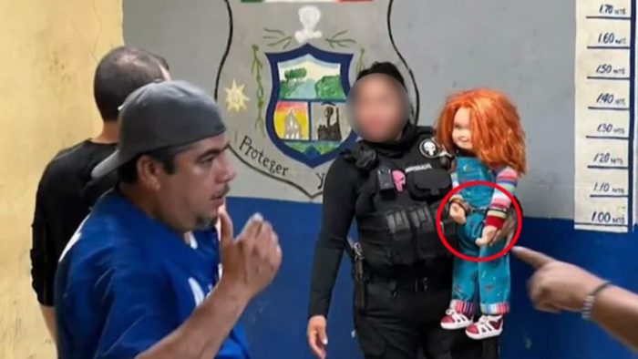 Del cine a las rejas: detienen al muñeco Chucky en México