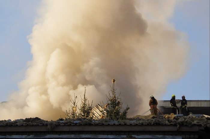 Ataques aéreos rusos impactan zonas residenciales y empresas militares de Ucrania