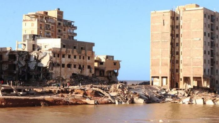 “Solo hay escombros y cadáveres”: difíciles labores de rescate por inundaciones en Libia