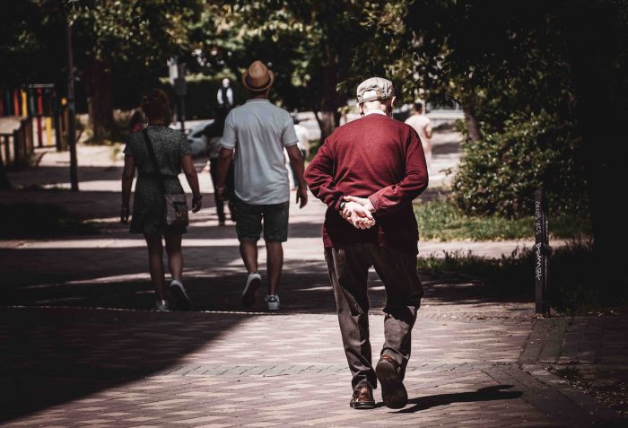 ¿Qué es el edadismo y cómo perjudica a adultos mayores?