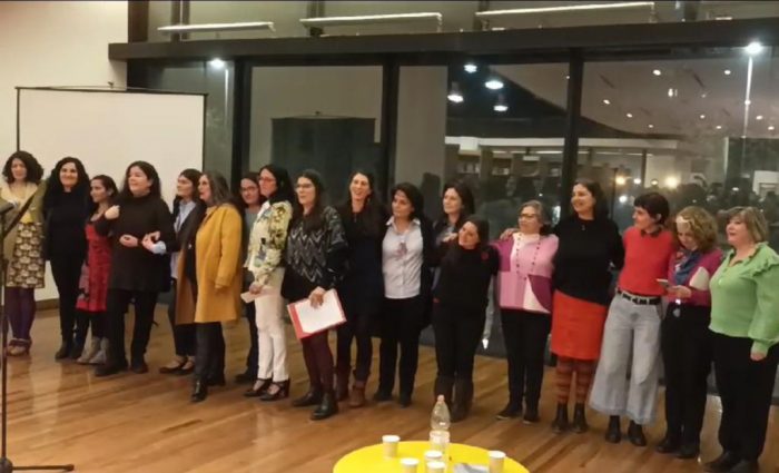 Hijas del exilio inauguraron muestra de arpilleras en centro cultural GAM