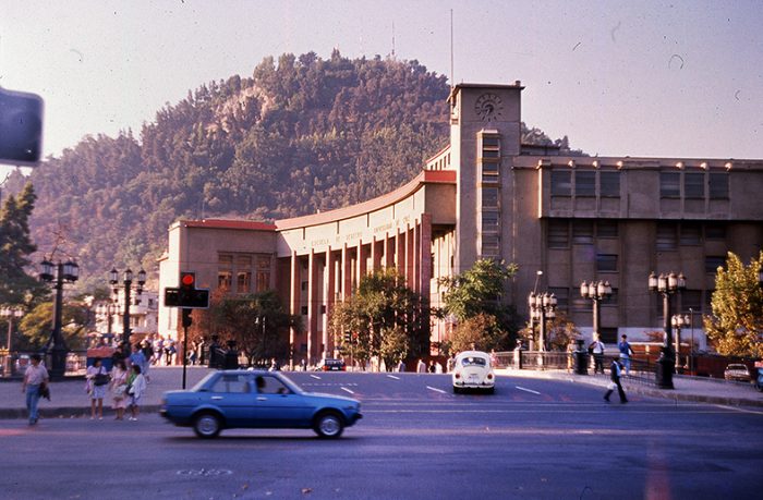 Facultad de Derecho de la U. de Chile se reúne con exalumnos de 1973 a reflexionar sobre el Golpe