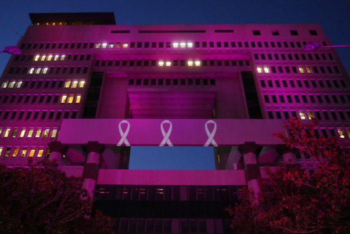 En el Mes de la sensibilización del cáncer de mama llaman a agilizar listas de espera