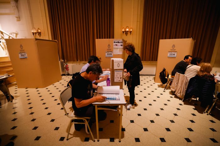 Más de 35 millones de argentinos están llamados a votar en las elecciones este domingo