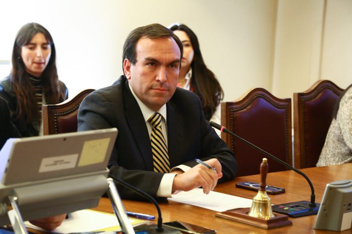 Diputado UDI exige “un feminismo de verdad” a ministra Orellana por polémica sobre niñas de Vitacura