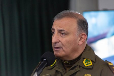 Adiós general: Álex Chavan, policía que echó a periodista Paulina de Allende-Salazar, pasa a retiro