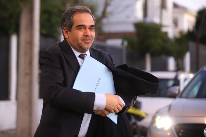 “Este texto está hecho en contra de las mujeres”: Jaime Quintana criticó proceso constitucional