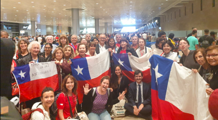 Despega primer vuelo de chilenos desde Israel con destino a “zona segura”: cantaron himno nacional